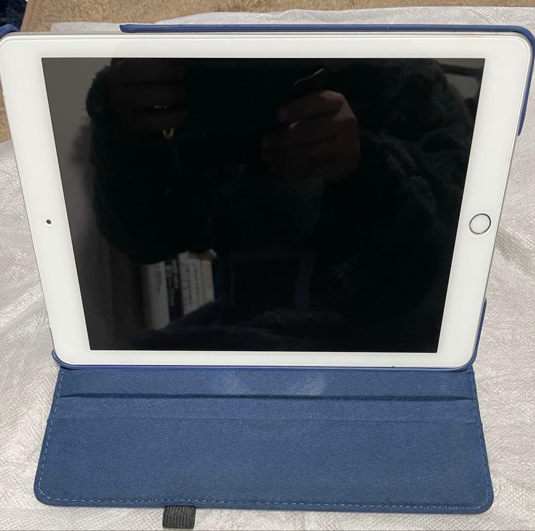 ✨iPad 第6世代 32GB Wi-Fiモデル 専用カバー・等おまけ付き✨