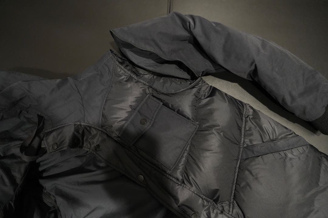 VICTORINOX 　フード付2way ダウンジャケット ダウンベスト