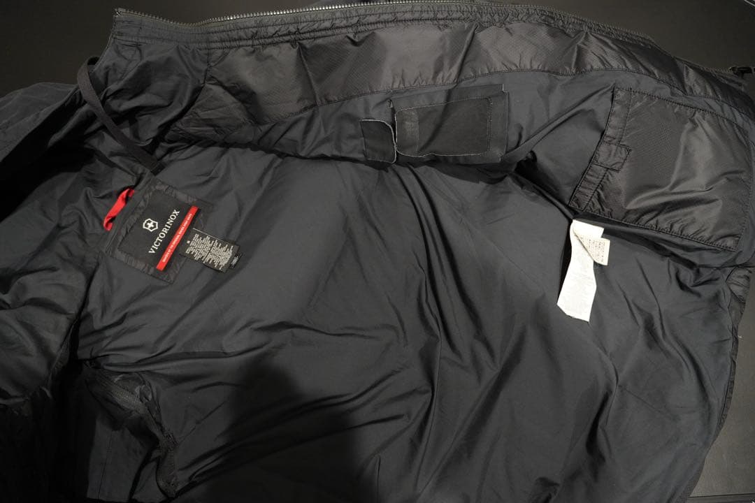 VICTORINOX 　フード付2way ダウンジャケット ダウンベスト