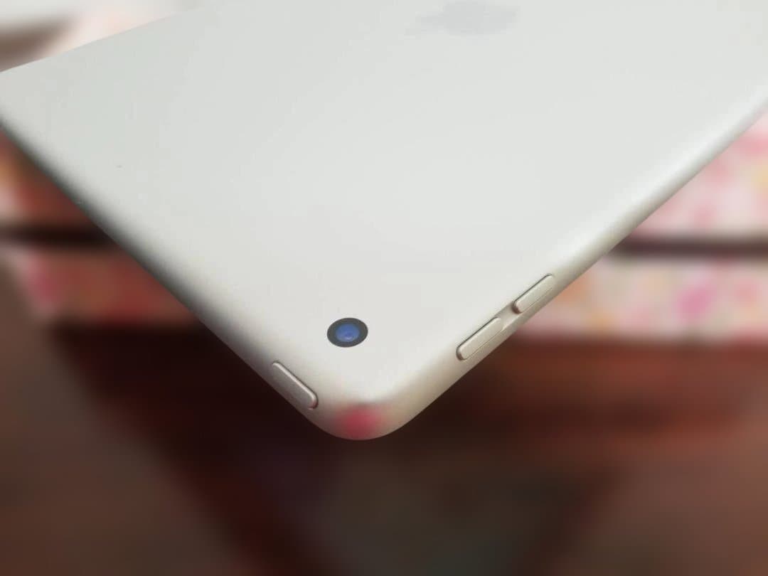 102 美品 iPad 第8世代 10.2 A12◆32GB◆バッテリー99％