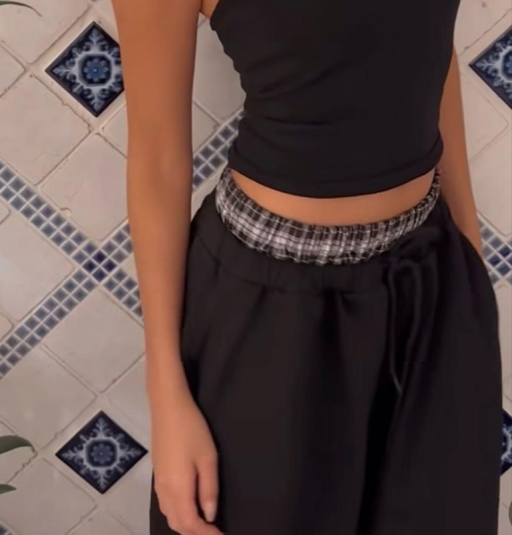 ALEXIA STAM 背中開きニットトップス　Wellnessスウェットパンツ