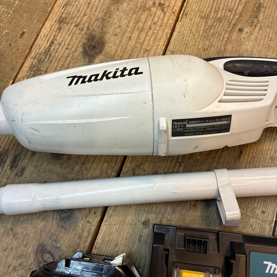 Makita 充電式クリーナー CL180FD 本体＋バッテリー＋充電器