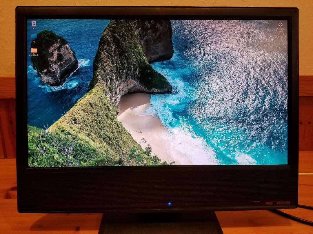 フルHDの液晶TV ディスプレイ 地デジ付き高精細 机上で活躍