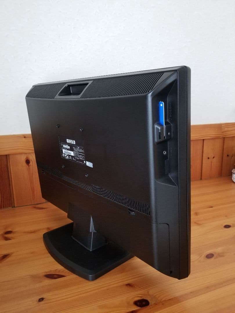 フルHDの液晶TV ディスプレイ 地デジ付き高精細 机上で活躍