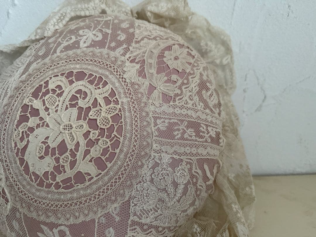 フランスアンティークレースのクッション