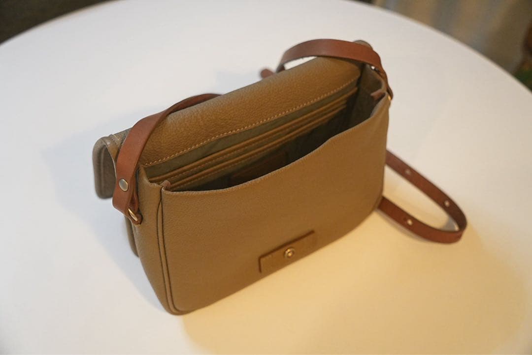 SLOW スロウ / shrinkシュリンクレザーショルダーバッグ