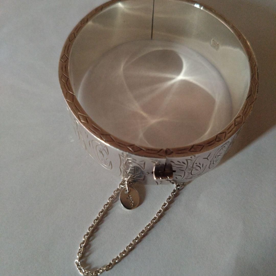 お値下げ！美品です！アガット ラブ&ピース　ブレスレット バングル