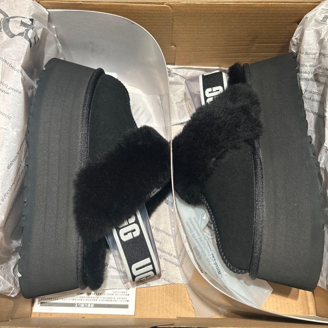 UGG ファー付きサボサンダル ブラック 5