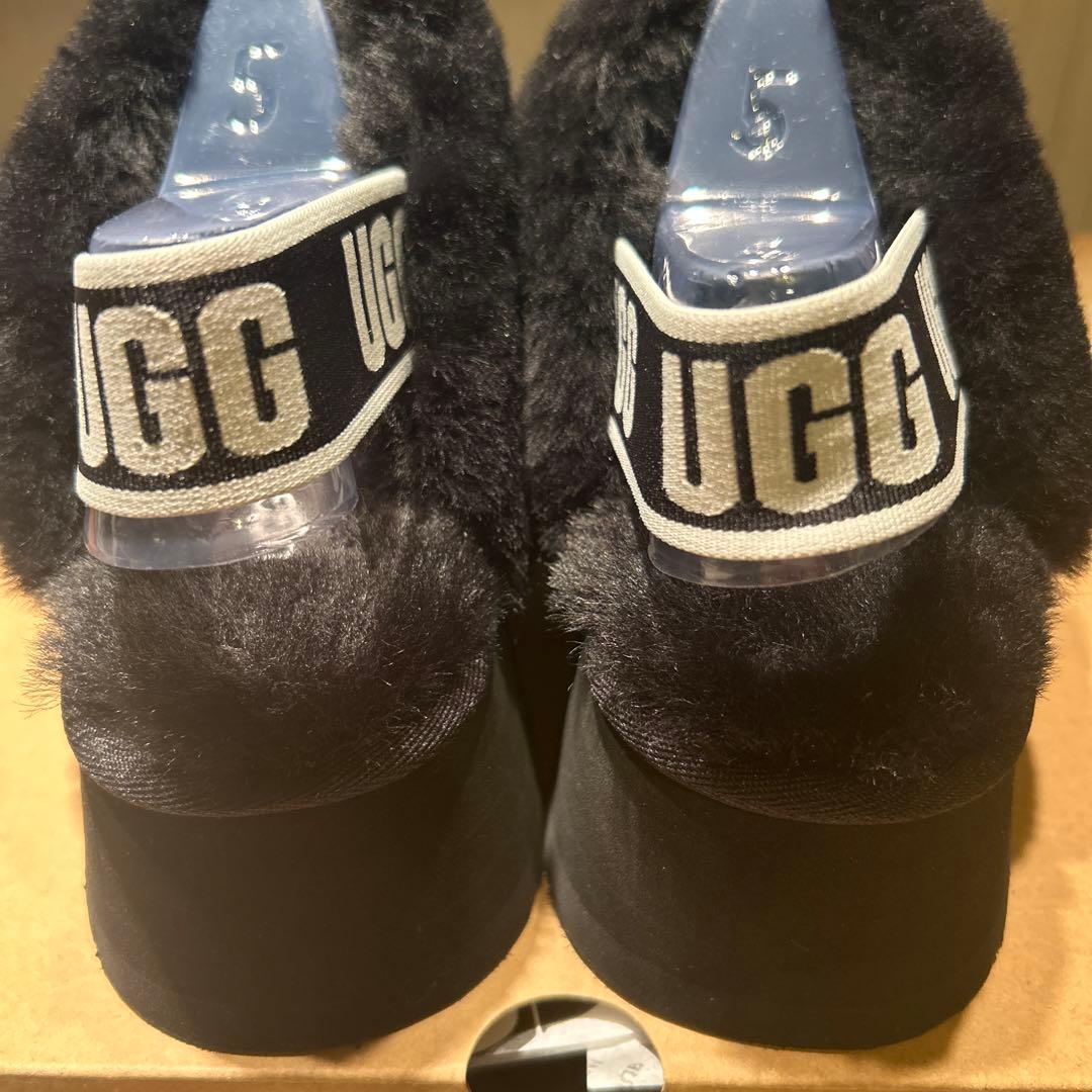 UGG ファー付きサボサンダル ブラック 5