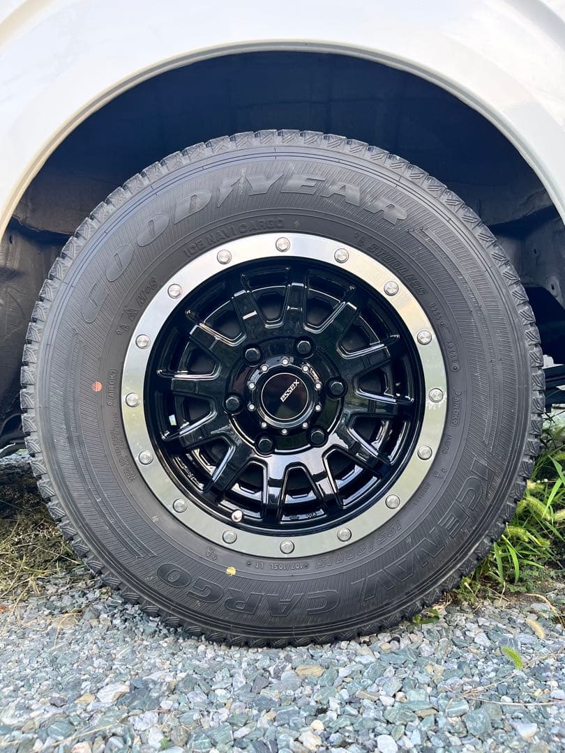 メンマ　ハイエース　essex 15インチ ホイールセット