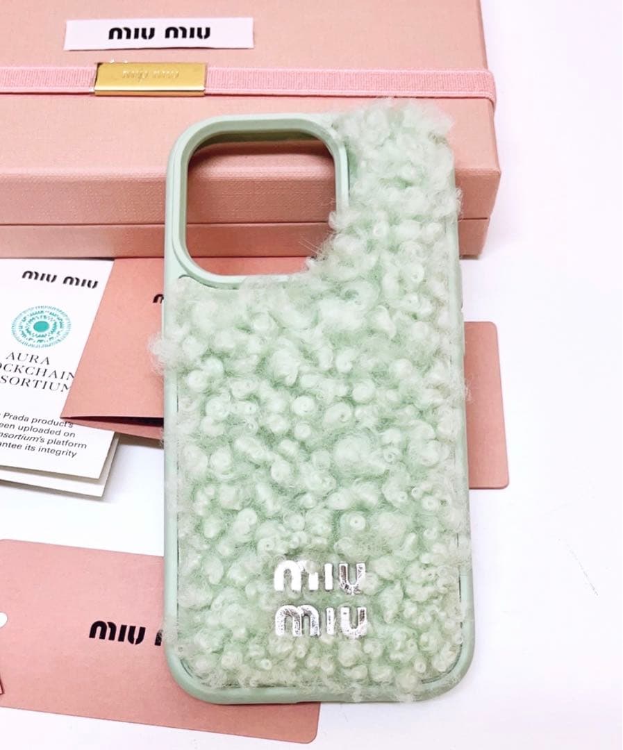 MIU MIU iPhone 14 Pro用カバーシープファー