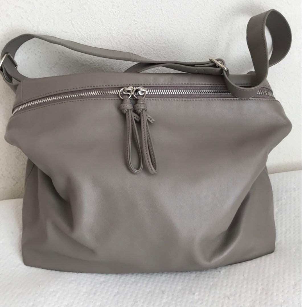 BEARDSLEYレザーボディバッグ