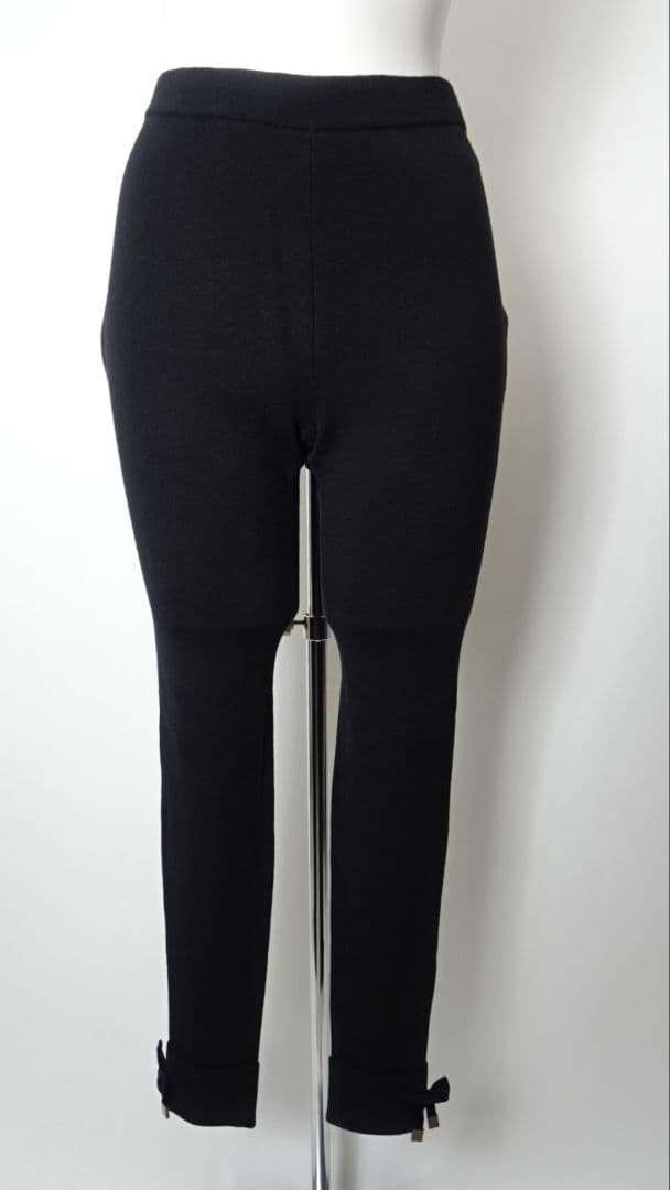 【新品】 スーパービューティー裾ベロアリボン付きスキニーニットパンツ44