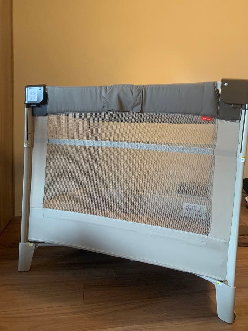 ベビーベッド　ココネル　エアー　アップリカ