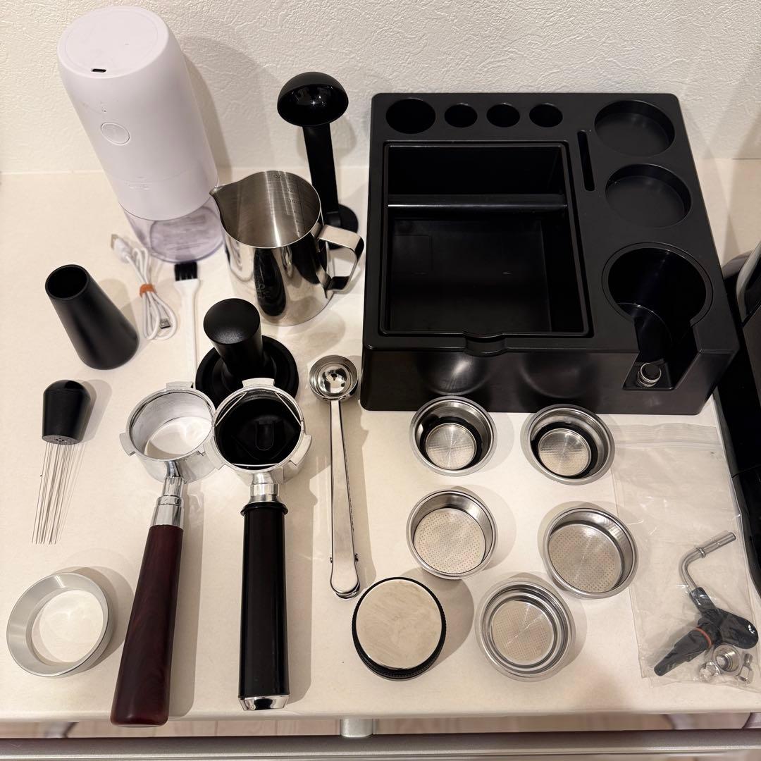 デロンギ　エスプレッソメーカー　EC680M