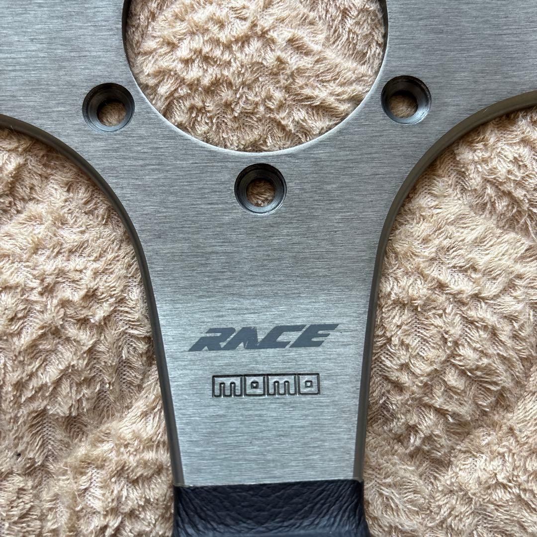 Momo ステアリング