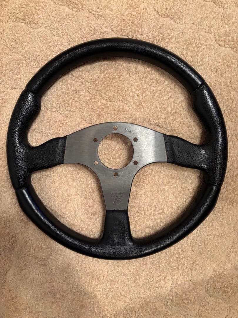 Momo ステアリング