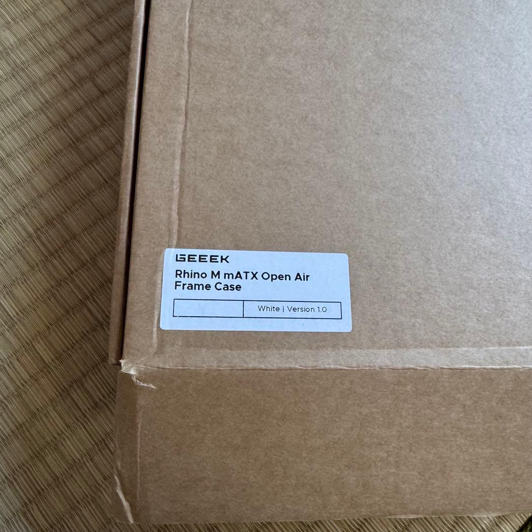 Geeek Rhino M mATX オープンエアケース ホワイト