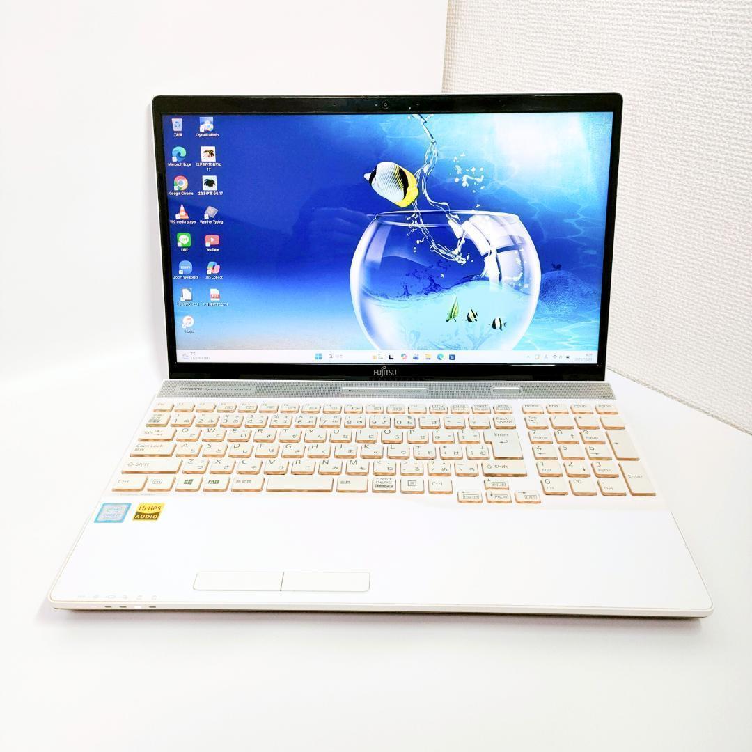 第8世代i7✨️Windows11/富士通/SSD/カメラ付き白ノートパソコン