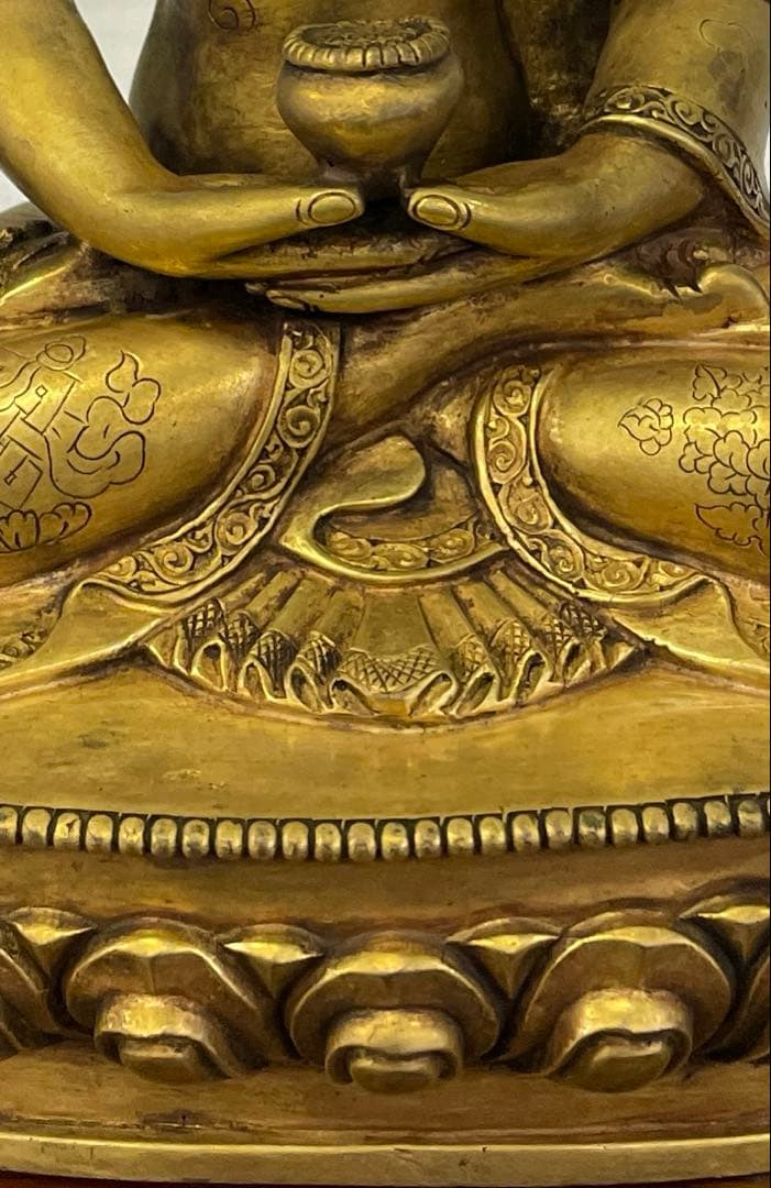 ネパール　釈迦牟尼坐像