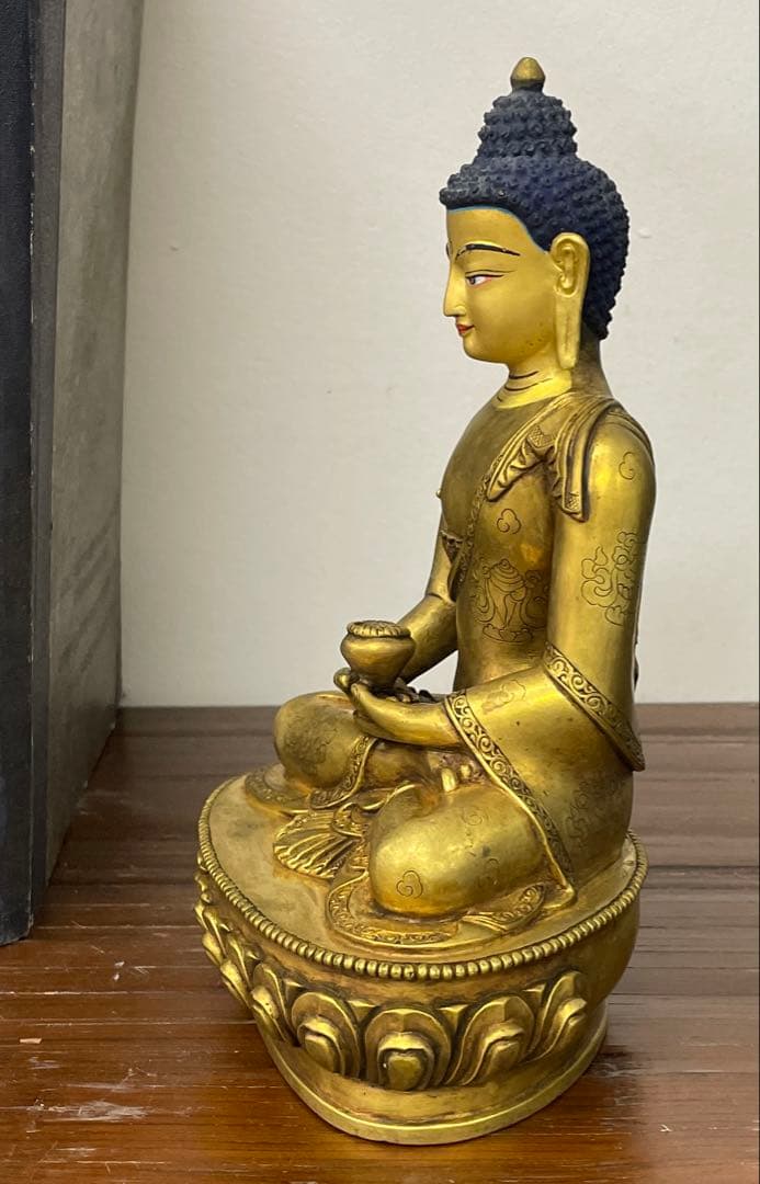 ネパール　釈迦牟尼坐像