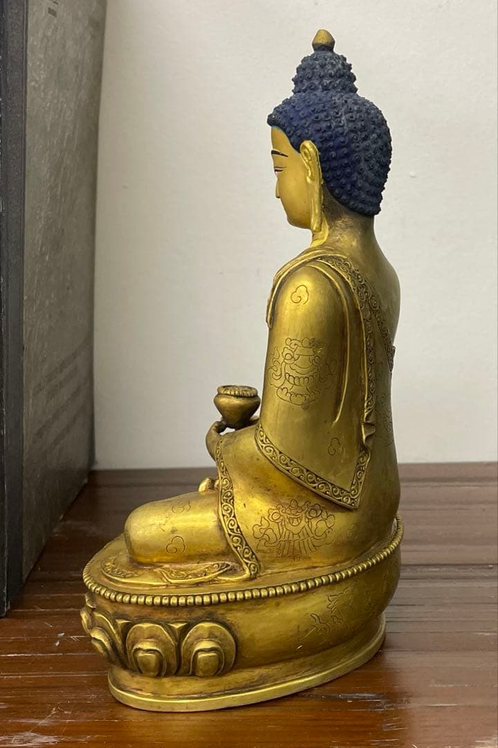 ネパール　釈迦牟尼坐像