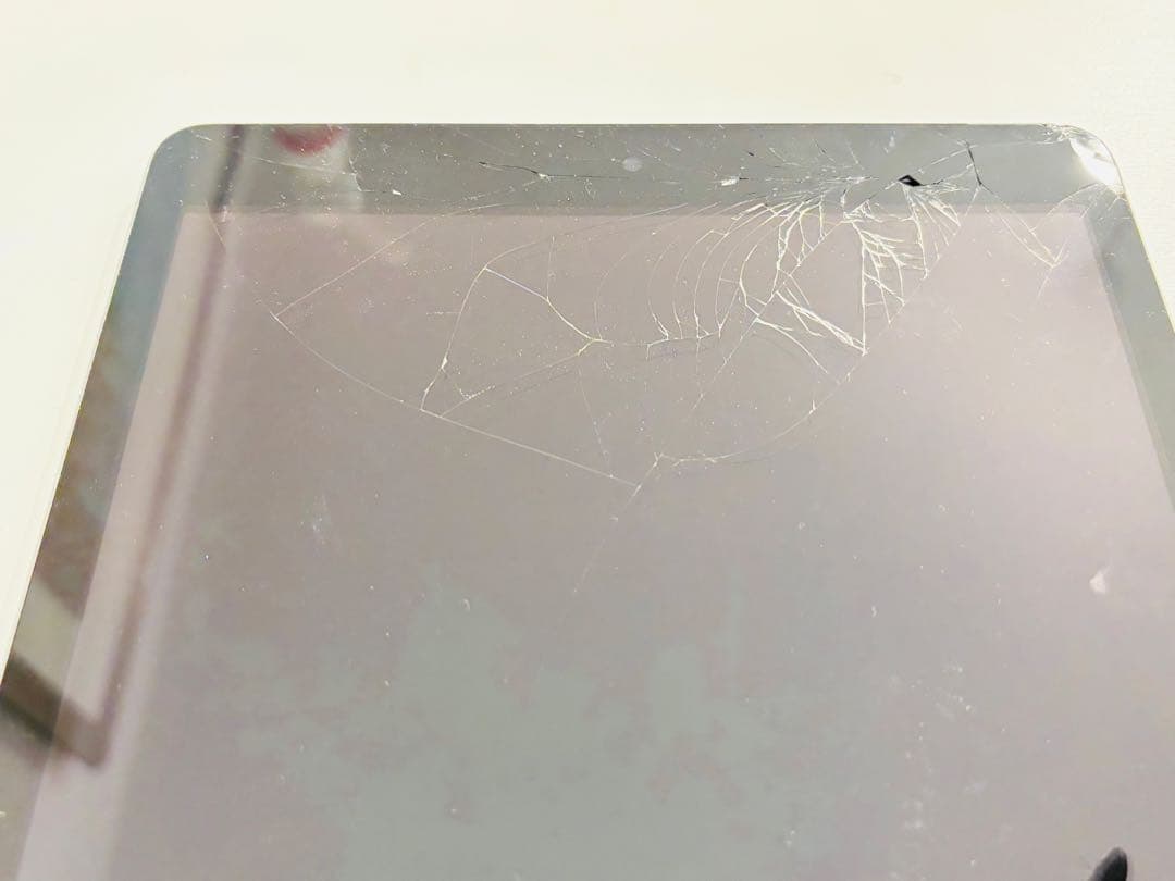 iPad第9世代 64GB Wi-Fi＋Cellular 画面割れ 付属品未使用
