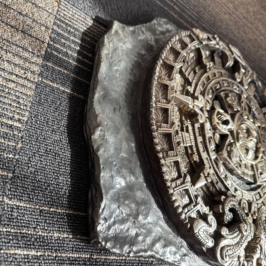アステカ 太陽の石 アステカの暦石プレートメキシコカレンダー 金属製 レリーフ