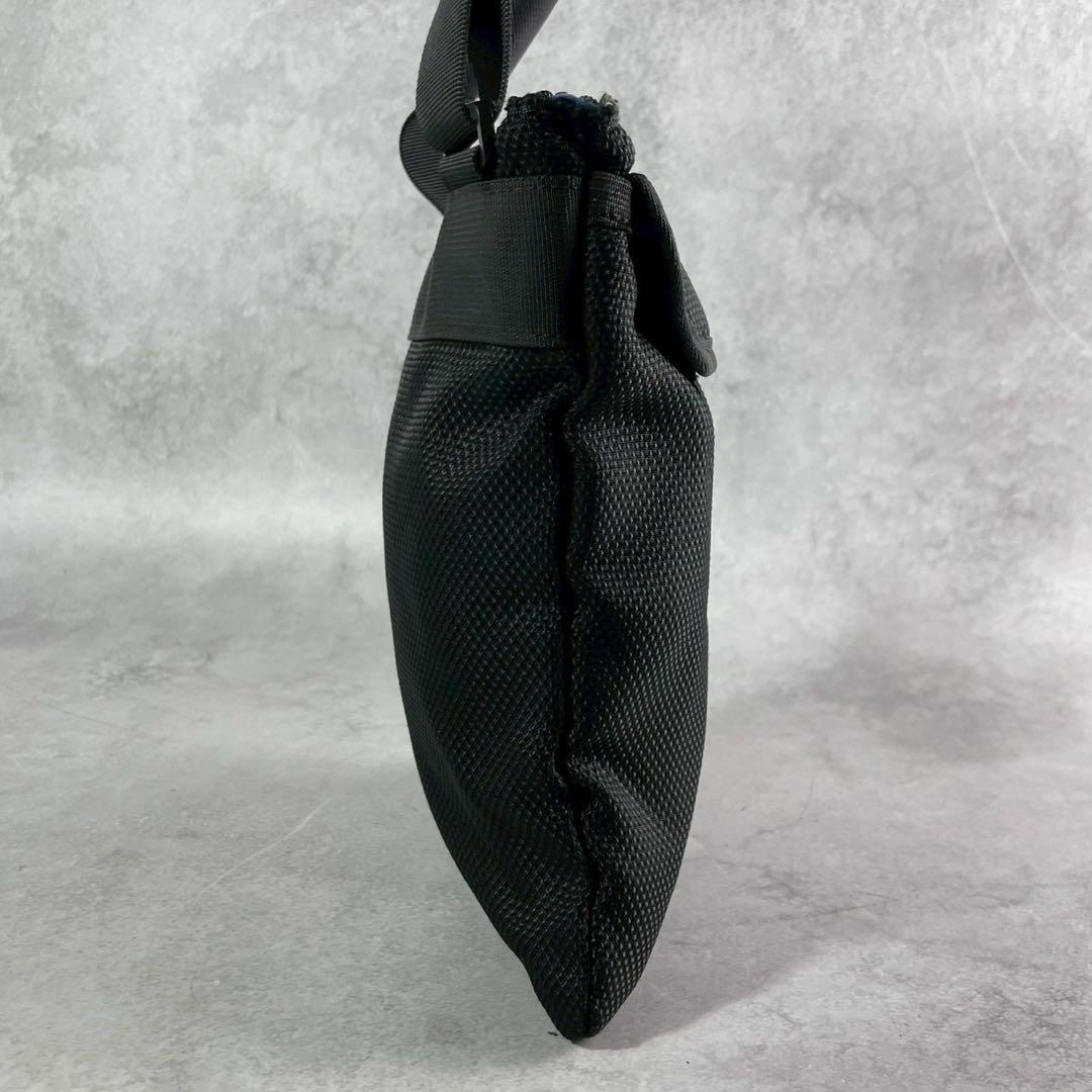 DIESEL ブラック ショルダーバッグ　メッシュデザイン　調整可能ストラップ