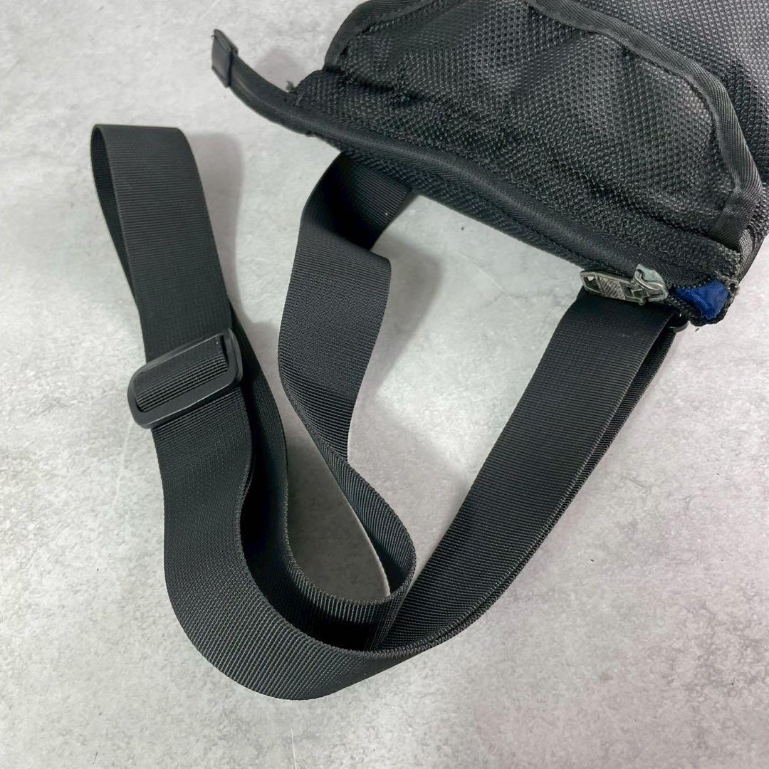 DIESEL ブラック ショルダーバッグ　メッシュデザイン　調整可能ストラップ