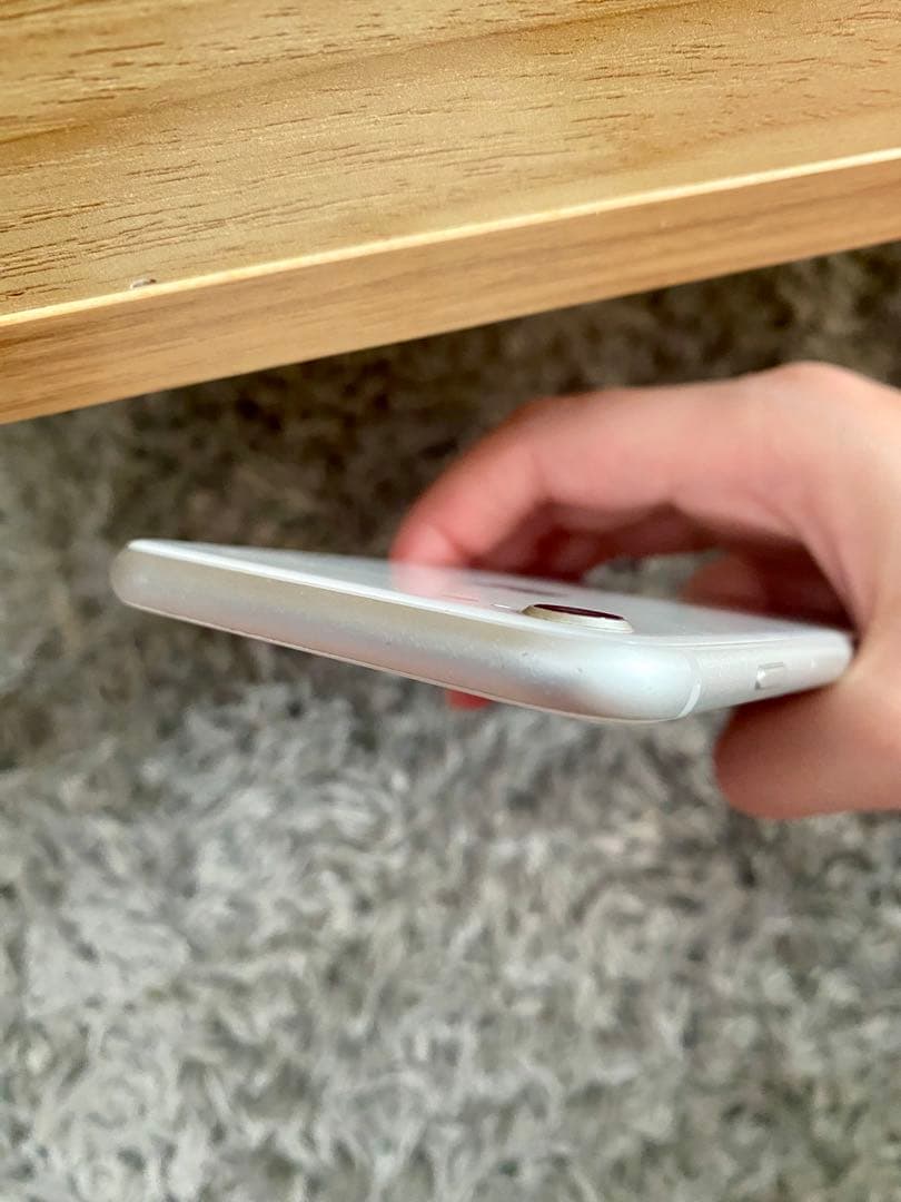 Apple iPhone 8 ホワイト 本体　最大容量74%