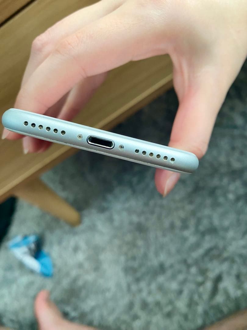 Apple iPhone 8 ホワイト 本体　最大容量74%