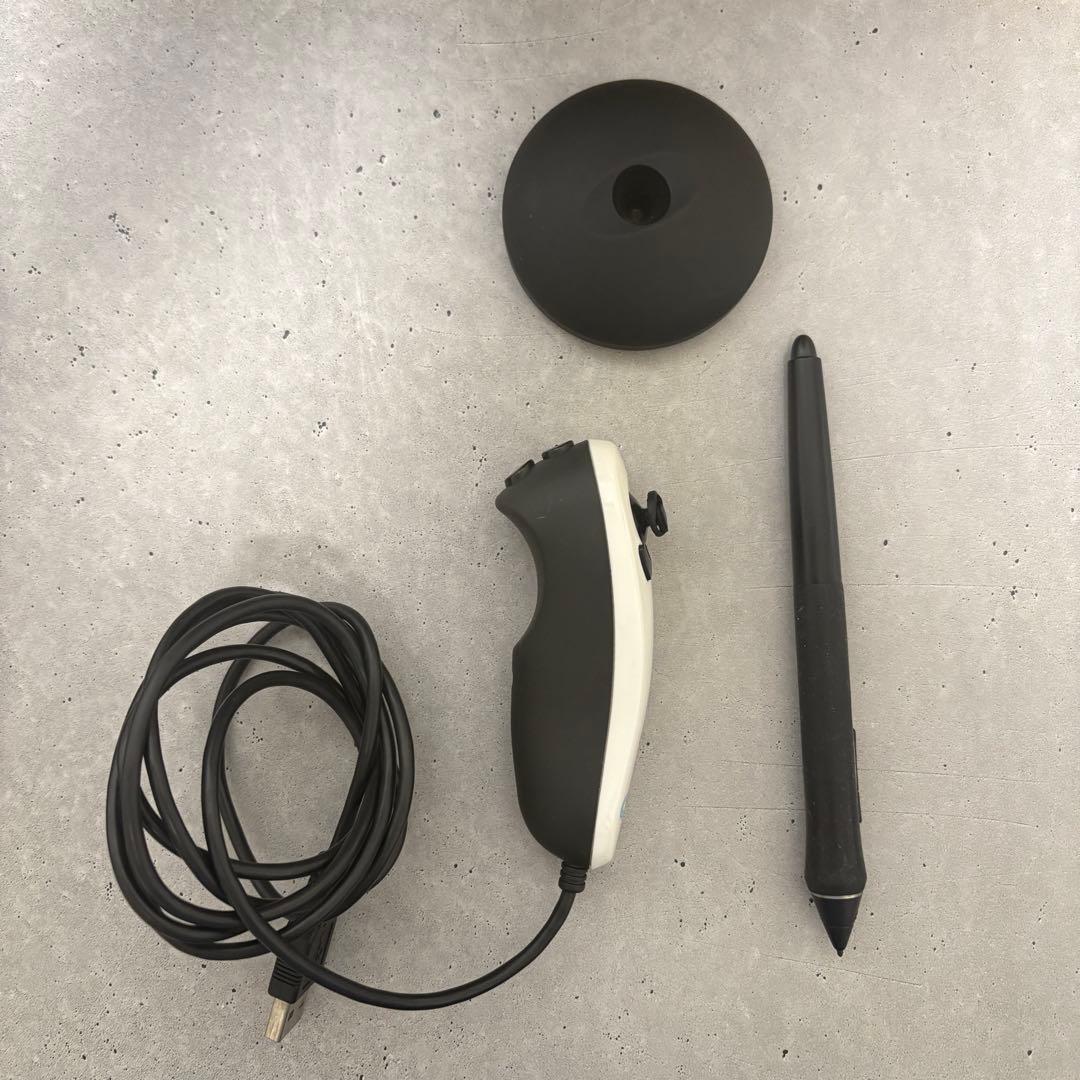 ワコム Wacom Intuos Pro Lサイズ　PTH-860