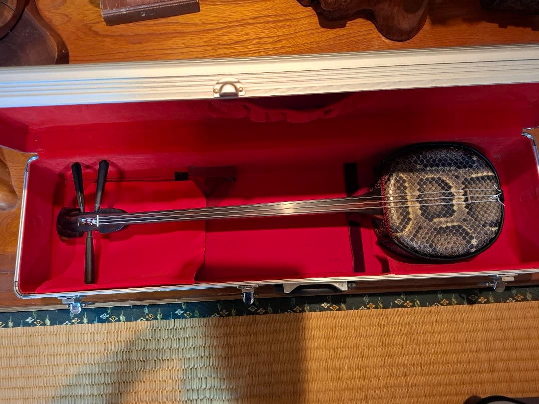 真壁型三線　八重山黒木四つ割り　ウジラミ 虎木入り　本皮1枚張り