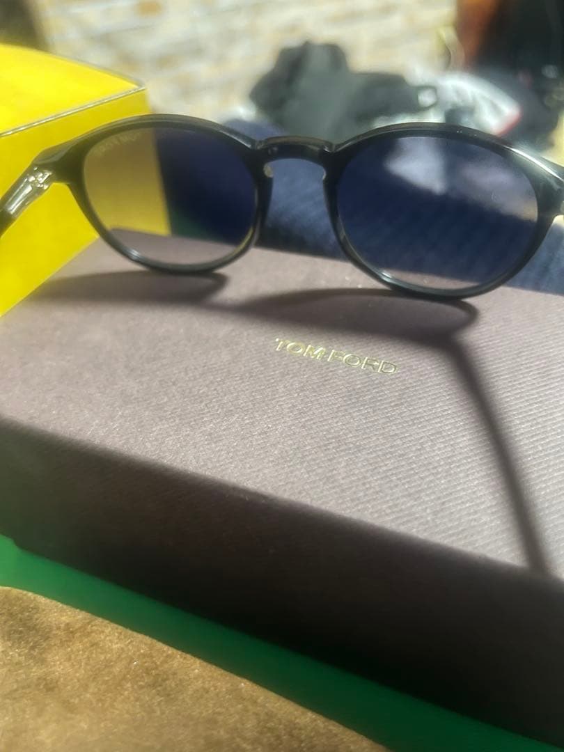 ［正規品］トムフォードサングラス TF539 01B