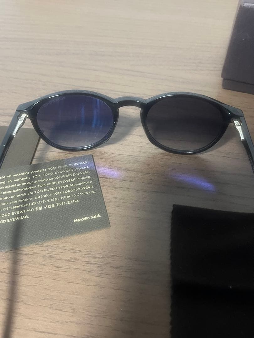 ［正規品］トムフォードサングラス TF539 01B