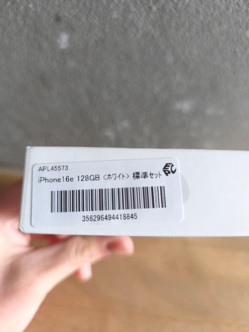 Apple iPhone 16e　ホワイト　128GB