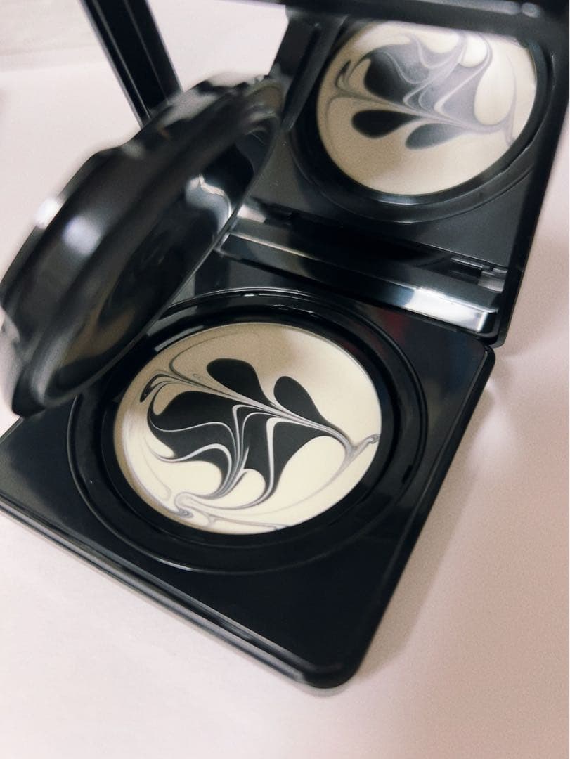 ジバンジー　GIVENCHY ソワンノワール UVコンパクト（日焼け止め）