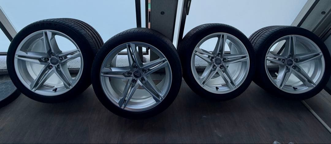 Audi アウディ A5純正18インチ タイヤ&ホイールセット