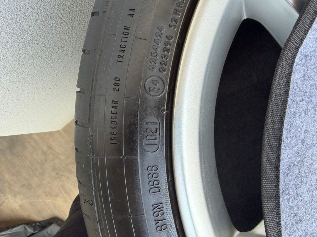 Audi アウディ A5純正18インチ タイヤ&ホイールセット