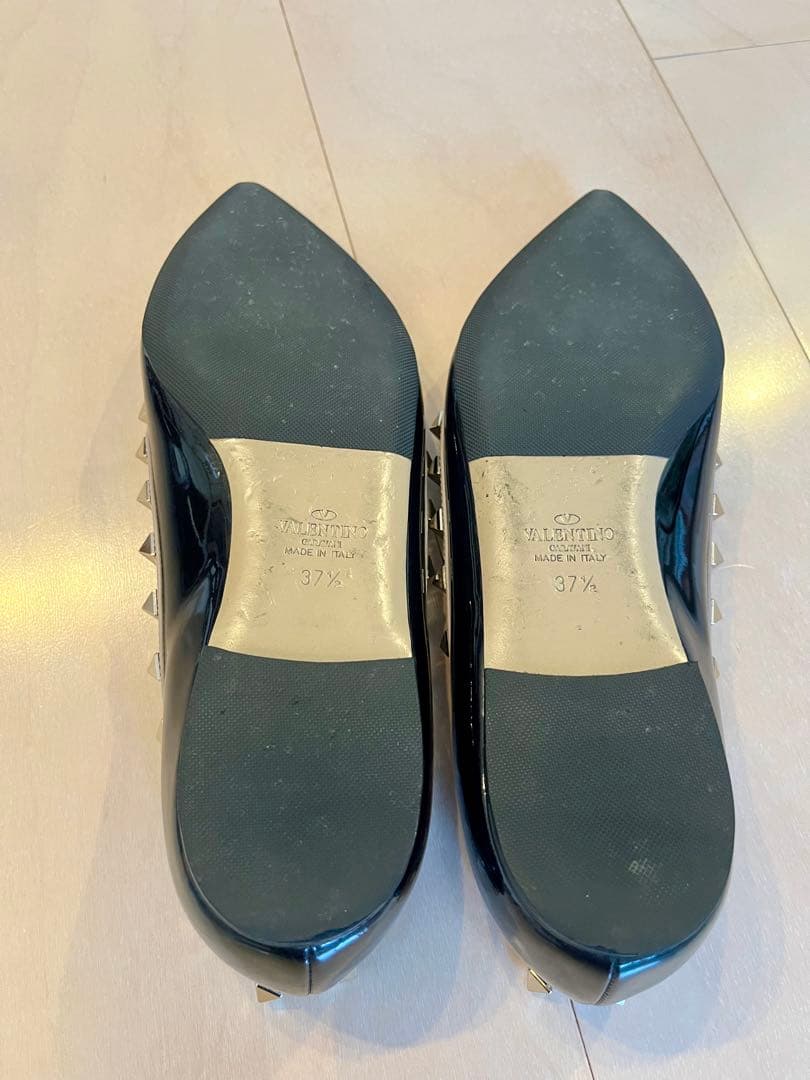 Valentino Garavani ロックスタッズ エナメル フラットシューズ