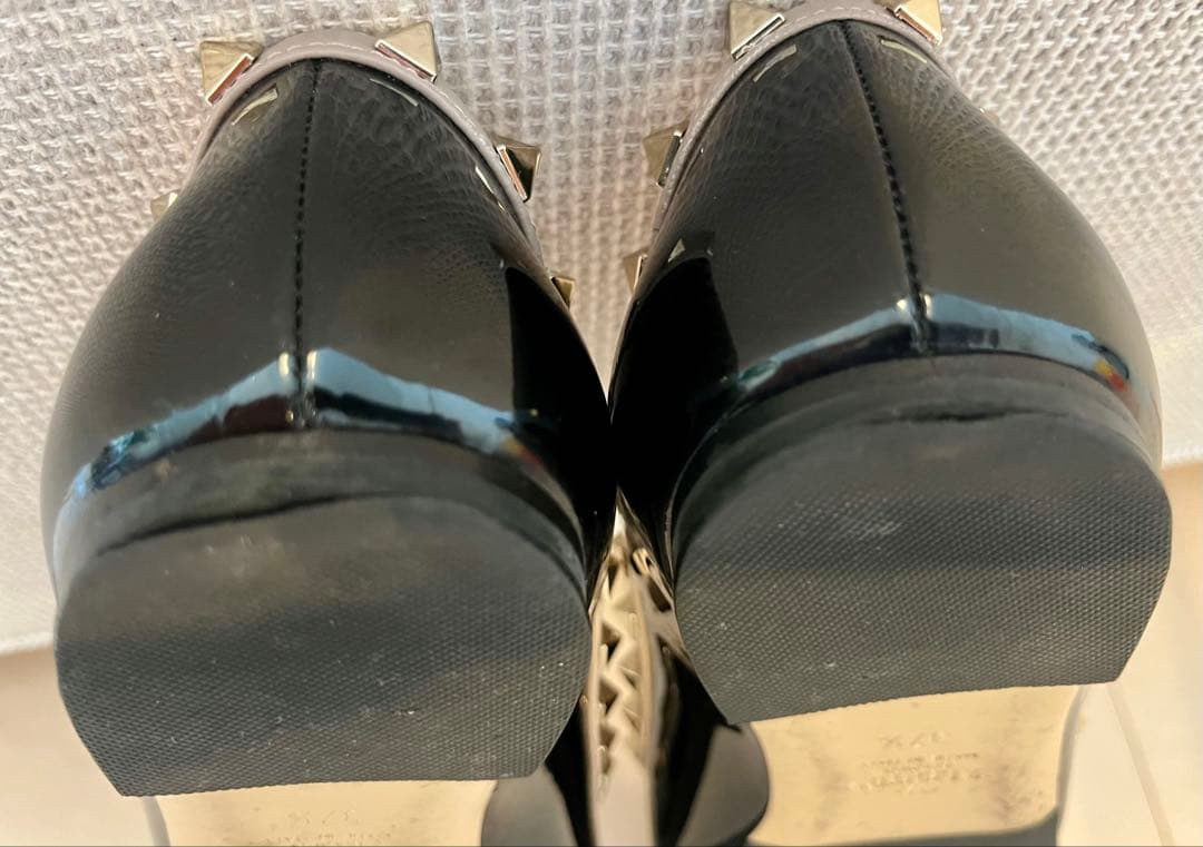 Valentino Garavani ロックスタッズ エナメル フラットシューズ