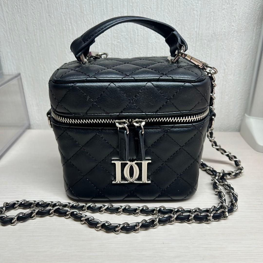 ダーリッチ Darich キルティングスクエアミニバッグ 黒 シルバーパーツ