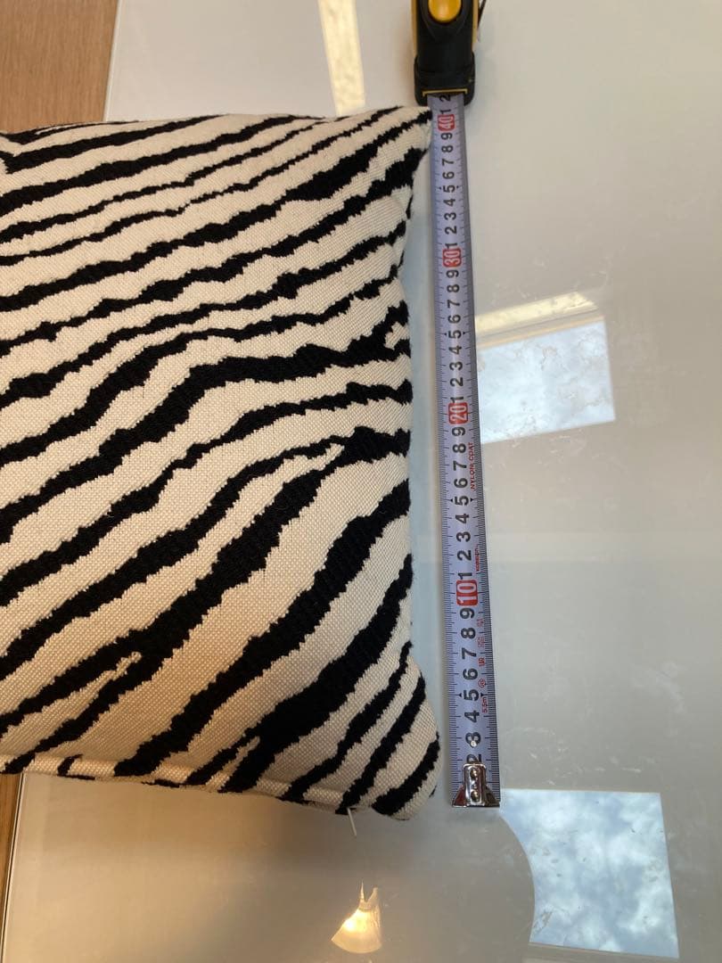 アルテックゼブラ柄 クッションカバー右側白 1個（中身無しカバーのみ）