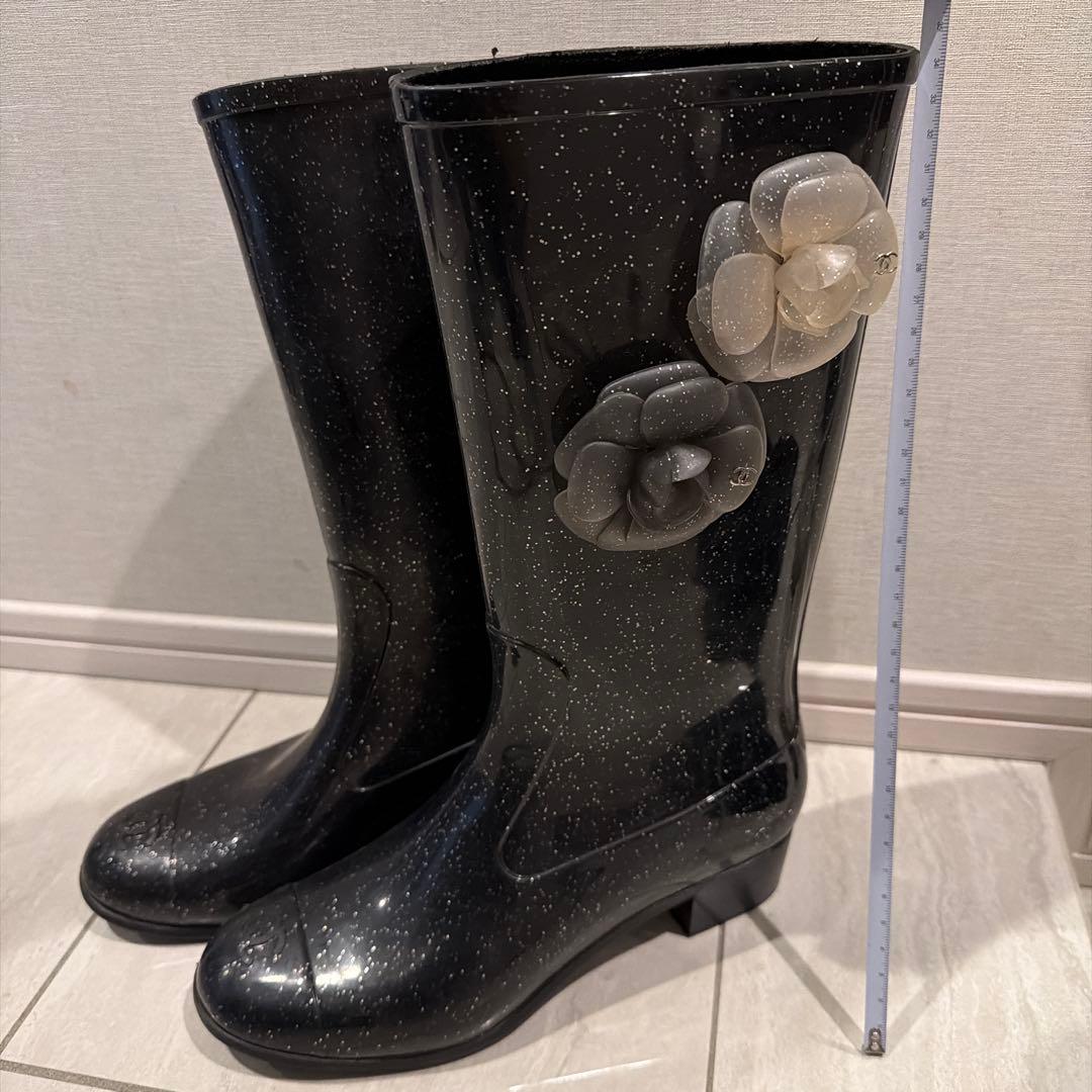 CHANEL ブラックラメ レインブーツ カメリア