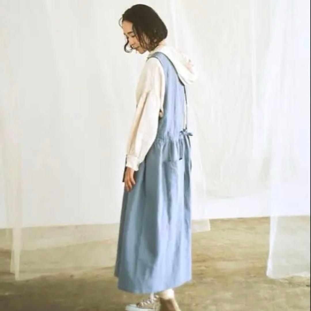 ツムグ tumugu エプロンワンピース　モカ