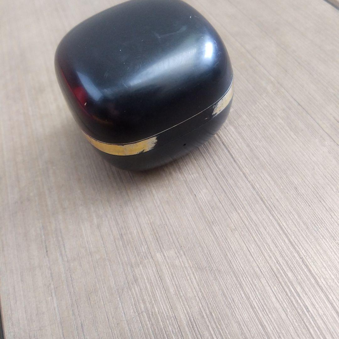 イヤホンケース 黒 金アクセント