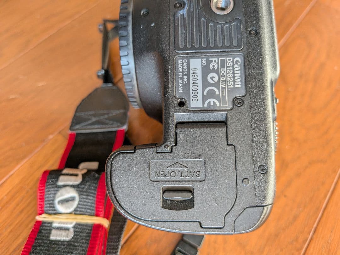 Canon EOS 7D デジタル一眼レフ S/N 0460400909