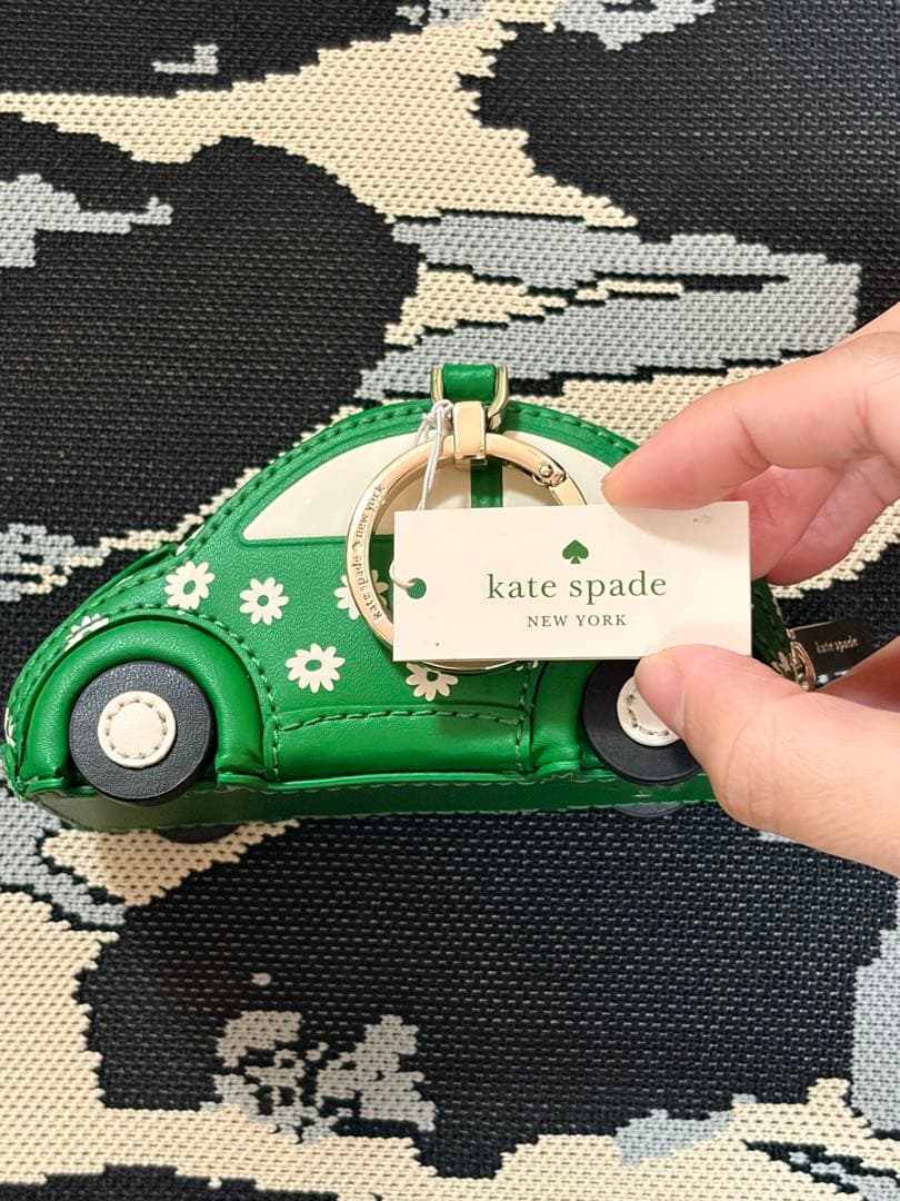ケイトスペード チャーム　ケース 緑色　新品タグ付き