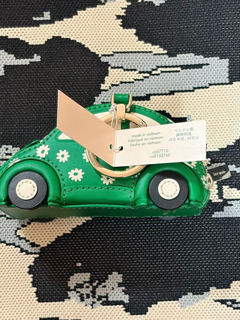 ケイトスペード チャーム　ケース 緑色　新品タグ付き